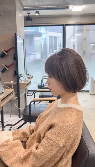 ショート バタフライレイヤー/ ニシトモユキのヘアスタイル