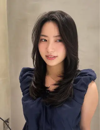 ロング 神戸レイヤーカット 顔周り／骨格診断のヘアスタイル