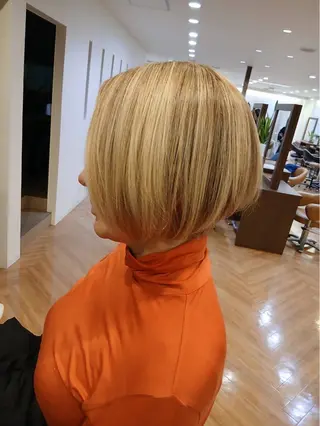 ショート 白髪いかしハイライト 加藤のヘアスタイル