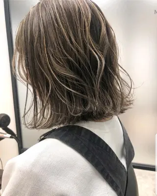 ミディアム カラー 艶髪/オリーブ系/ 肌が綺麗に見えるお色のヘアスタイル