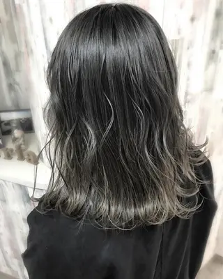 ミディアム カラー 艶髪🫧髪質改善 縮毛矯正✨影山湧市のヘアスタイル