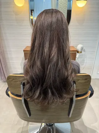 ロング カラー 長谷川 紗羅のヘアスタイル