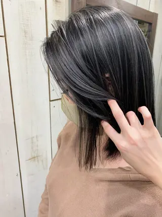 ミディアム カラー 鷺谷 玲奈のヘアスタイル
