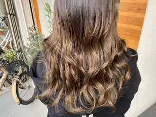 ロング カラー 山本 銘子のヘアスタイル