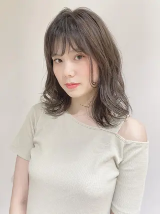 あやか 白髪ぼかしハイライトのヘアスタイル