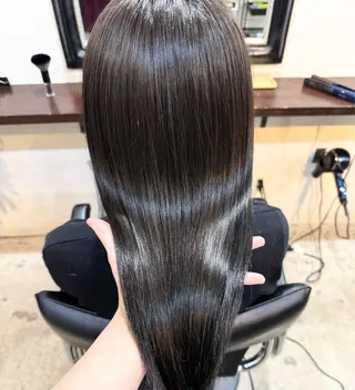 ロング カラー 三條 朋香のヘアスタイル