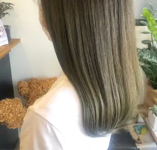 セミロング カラー 名倉 伽奈のヘアスタイル
