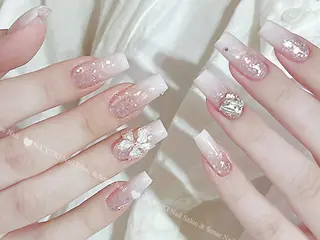 ネイル 🦋 Queenieのネイルデザイン