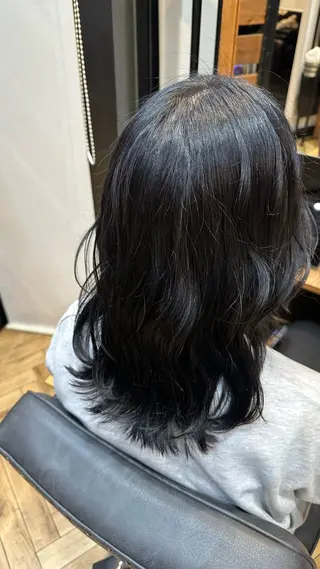 ミディアム Luna🌙 艶カラーのヘアスタイル