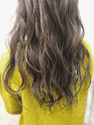セミロング カラー 山本 愛永のヘアスタイル