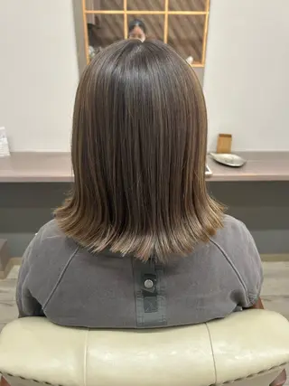 ミディアム カラー 久保山 友奈のヘアスタイル