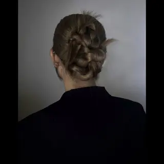 ロング ヘアアレンジ 彩名/透明感カラー/ レイヤーカットのヘアスタイル