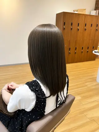 カラー 新田 しずくのヘアスタイル