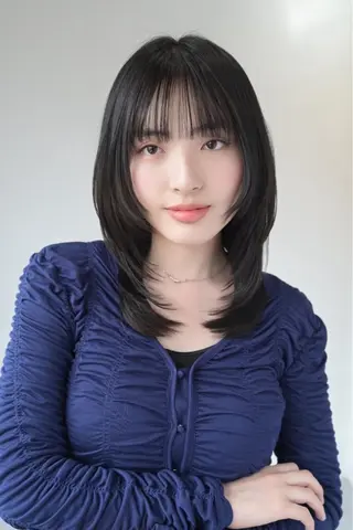 ミディアム 篠本 亜祐美のヘアスタイル