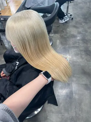 ロング カラー ハイトーンカラー 🦄レイヤーカットのヘアスタイル