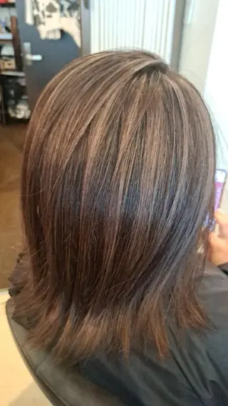 カラー グラッド ヘアーのヘアスタイル