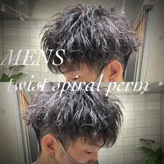 パーマ メンズ 艶髪／ハイトーン ブリーチ／髪質改善のヘアスタイル