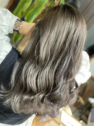 ロング カラー ハイトーン得意😍 Lumiereのヘアスタイル