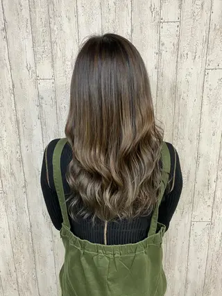 ロング カラー 勝河 怜楊のヘアスタイル