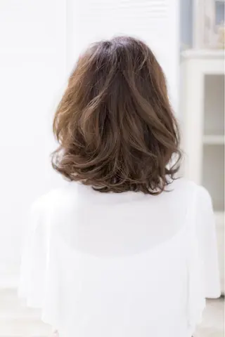ミディアム カラー ブリーチ特化 梅田本多翔のヘアスタイル