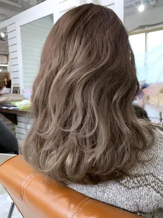ミディアム 穐田 司樹のヘアスタイル