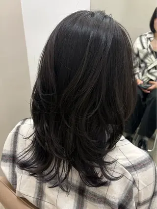 ミディアム ナナ/ SYS by fitのヘアスタイル