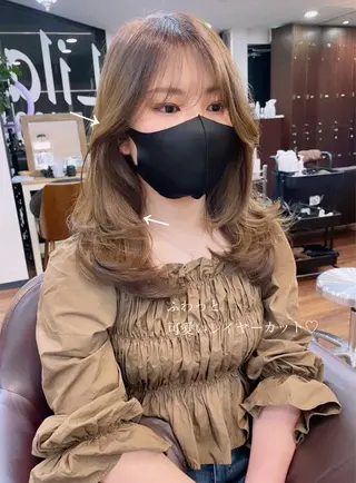セミロング レイヤーカット、 大人可愛い　中村美羅のヘアスタイル