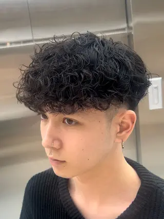 パーマ メンズ fifth 安次富　泰雅のヘアスタイル