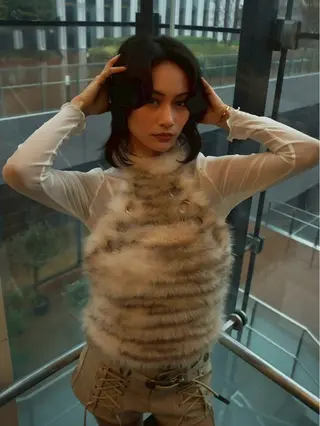 ミディアム DEAN ISLA 海外風ヘアサロンのヘアスタイル