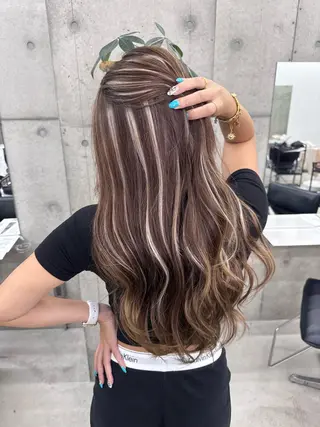 カラー Asami／名古屋／ ハイトーン／デザインのヘアスタイル