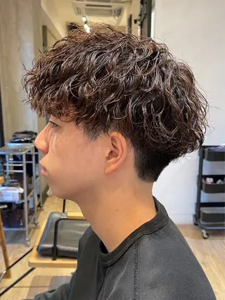 パーマ メンズ レイヤー似合わせ 透明感カラーりきやのヘアスタイル
