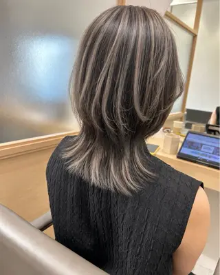 ミディアム カラー 久木原 ゆりのヘアスタイル