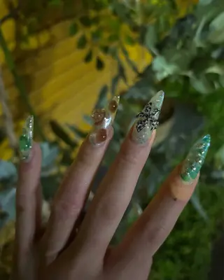 ネイル 🪐富島彩夏 /海外nail🪐のネイルデザイン