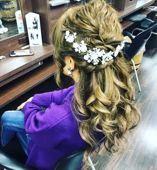 セミロング 泉 汐織のヘアスタイル