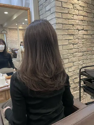 セミロング カラー 髪質改善×レイヤー 🫧松野力也のヘアスタイル