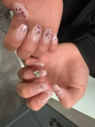 ネイル LAVISH 大和店 emi・:*+のネイルデザイン