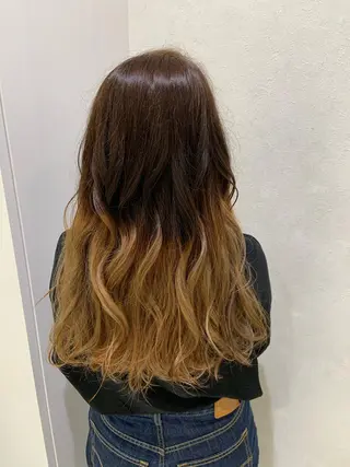 ロング カラー パーマ ハイトーンカラー🤍 山下 優華のヘアスタイル