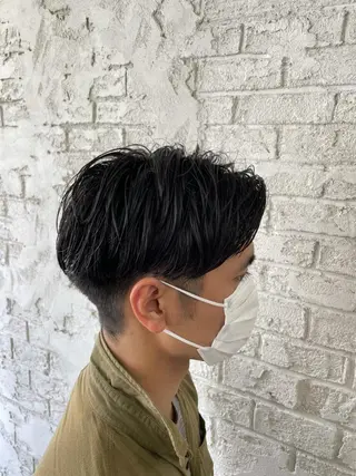 ショート パーマ メンズ ブリーチ特化 ハイトーンRYOYAのヘアスタイル