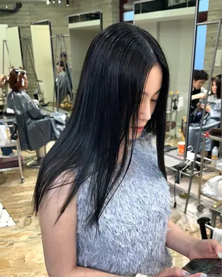 セミロング ササキカズマ〻透明感 〻色落ち〻赤み消しのヘアスタイル
