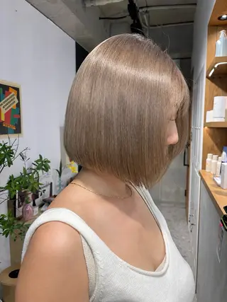 ショート カラー ブリーチカラーレイヤ ーカット🦋annaのヘアスタイル