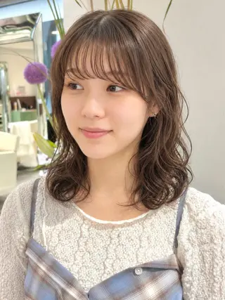 ミディアム パーマ コテ巻き風パーマ 藤澤　知彌のヘアスタイル