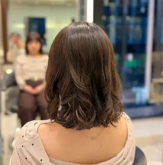 ミディアム パーマ コテ巻きパーマ💙 シノヤユイのヘアスタイル