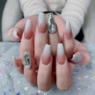 ネイル Queens テイのネイルデザイン
