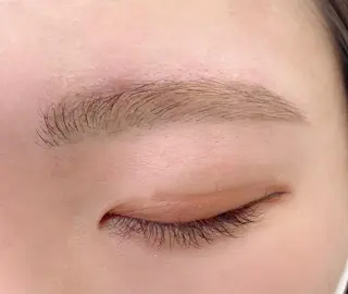 アイブロウ THINK EYE スタッフのマツエク・マツパデザイン