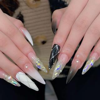 ネイル Queens テイのネイルデザイン