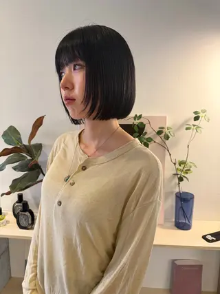 ショート カラー MIU/ルーツカラー 顔まわりレイヤーのヘアスタイル