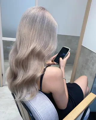 セミロング カラー ブリーチ 透明感HIDEのヘアスタイル