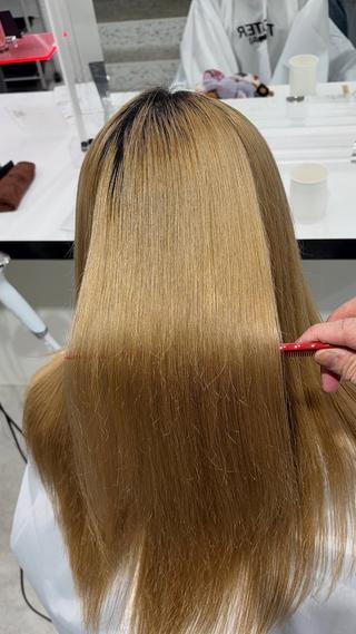 ロング シルバーグレージュ ハイトーン/あすまのヘアスタイル