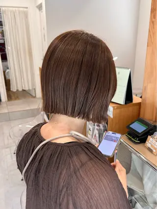 ショート カラー ぱつっとボブ/ 小野あかねのヘアスタイル
