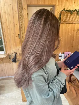 ロング ハイトーン belle ナホのヘアスタイル